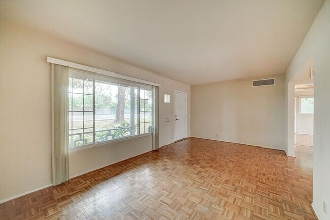 Building Photo - READY TO VIEW NOW! Charming 2-Bedroom Rent...