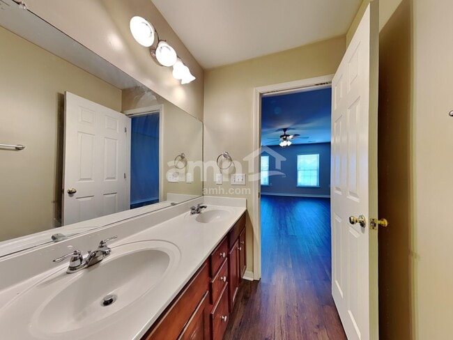 Building Photo - 405 Crystal Oaks Ln