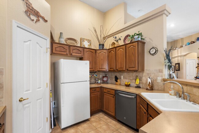 Building Photo - 5529 N Bremont Ct