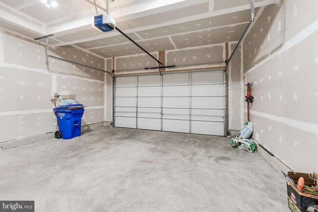 Building Photo - 12199 Aster Rd