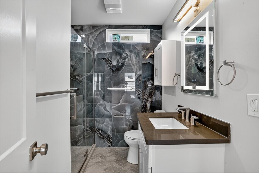 Building Photo - 2825 Cherry St