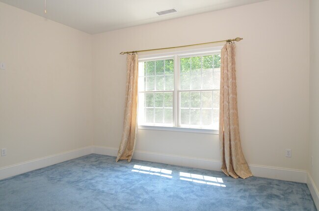 Building Photo - 4 Summit Way