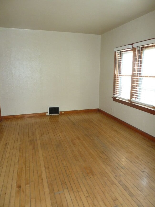 Building Photo - 2359 S KK Ave