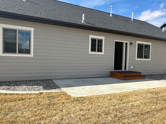 Building Photo - 3 Bedroom 2 Bath home on the west end!