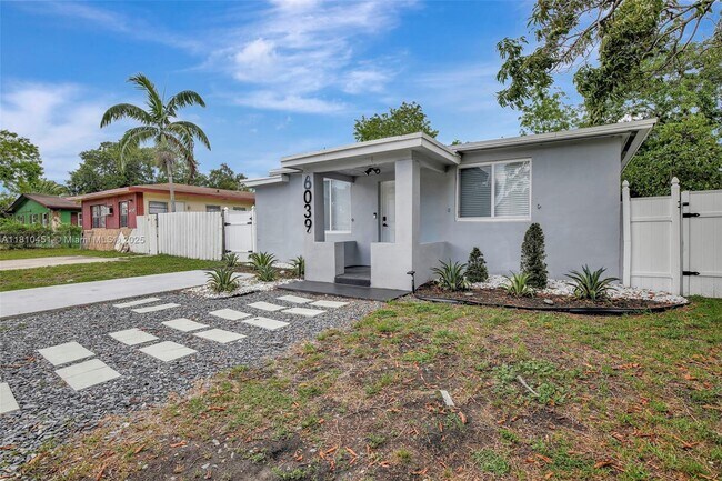 Building Photo - 6039 SW 38th St