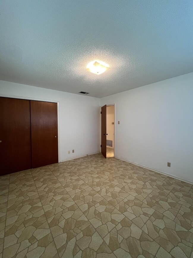 Building Photo - 1735 Donaldson Ave