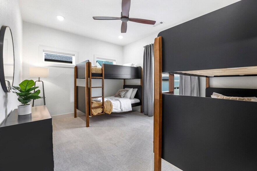 Building Photo - 109 NW Ozark Wy