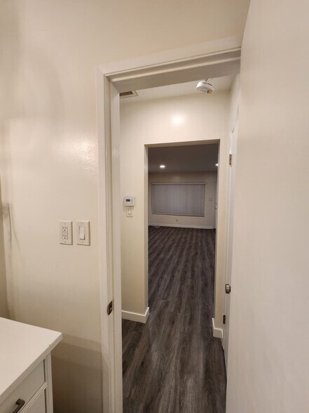 Building Photo - 701 S Osage Ave