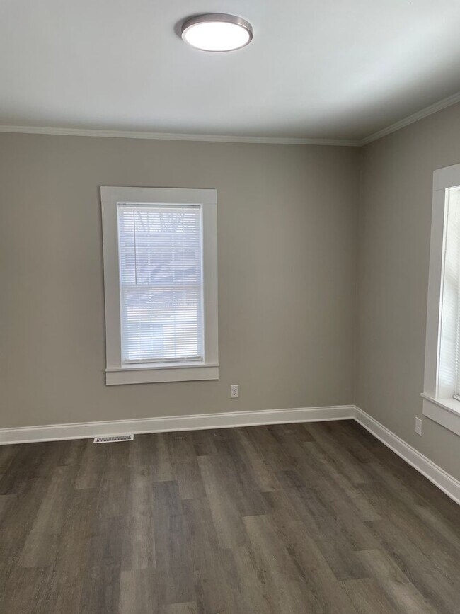 Building Photo - 417 E Twenty-Seventh St