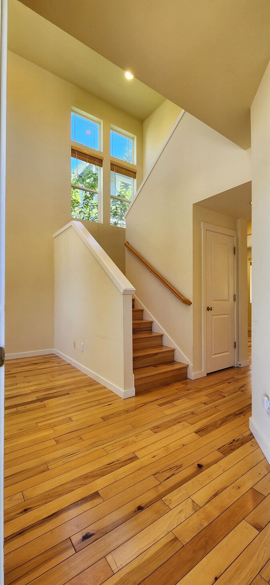 Building Photo - 2567 NE Kensington Ct