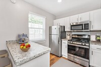 Building Photo - Staples Mill Townhomes