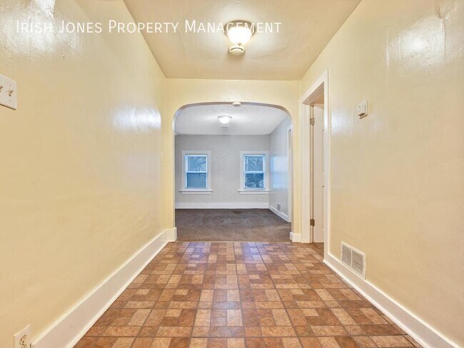 Building Photo - 36 Scott St