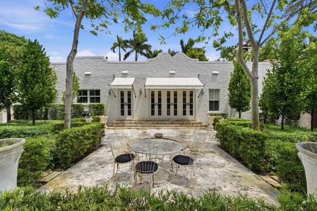 Building Photo - 1615 Monroe St