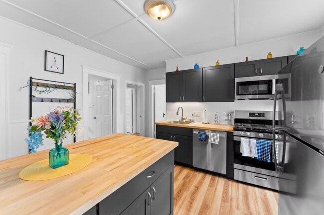 Building Photo - 29 Harbor St