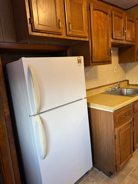 Building Photo - 18 1/2 Mettowee St