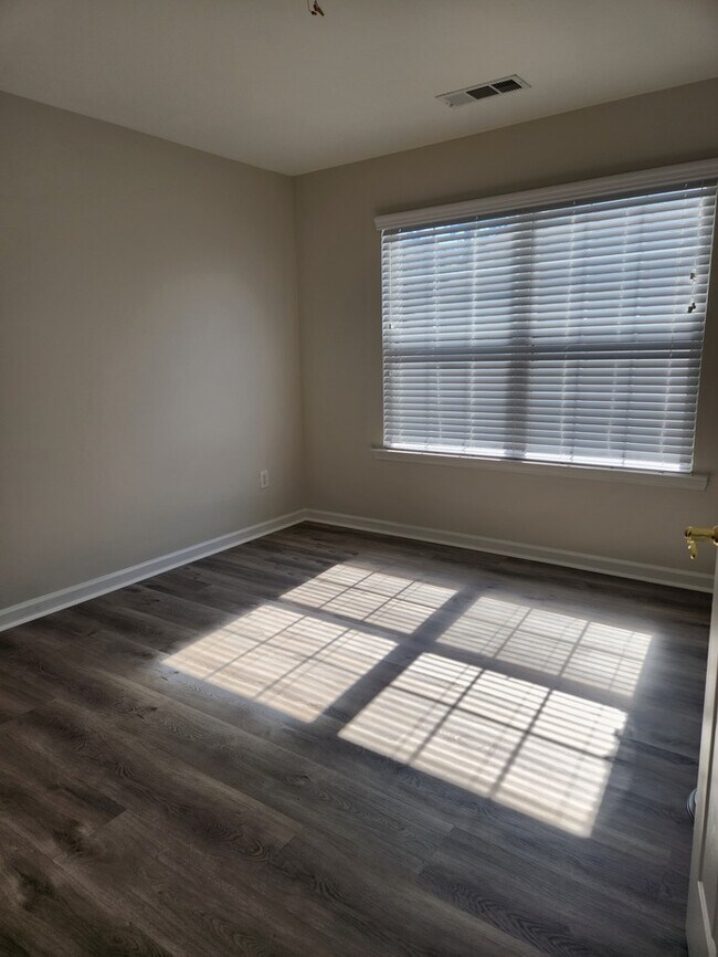 Building Photo - Refreshing Place to Create Memories w/Master on the Main!