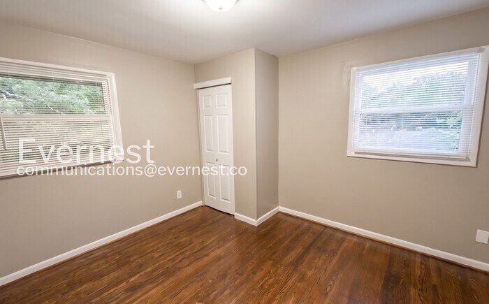 Building Photo - 317 Westwood Dr