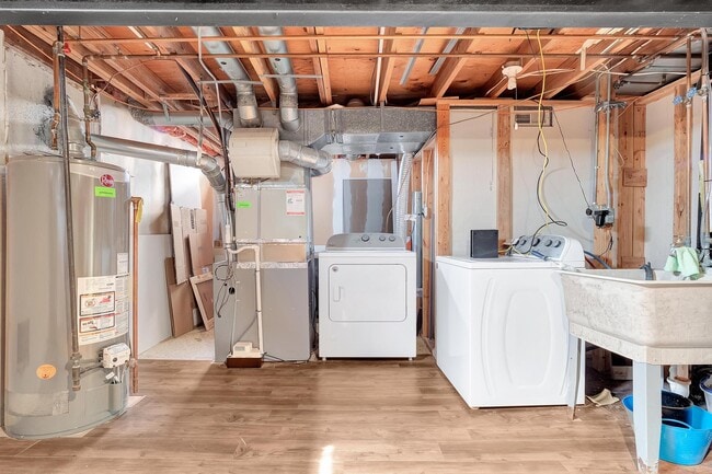 Building Photo - 41705 Broquet Dr