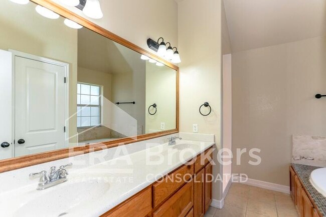 Building Photo - 2013 Drawbridge Dr