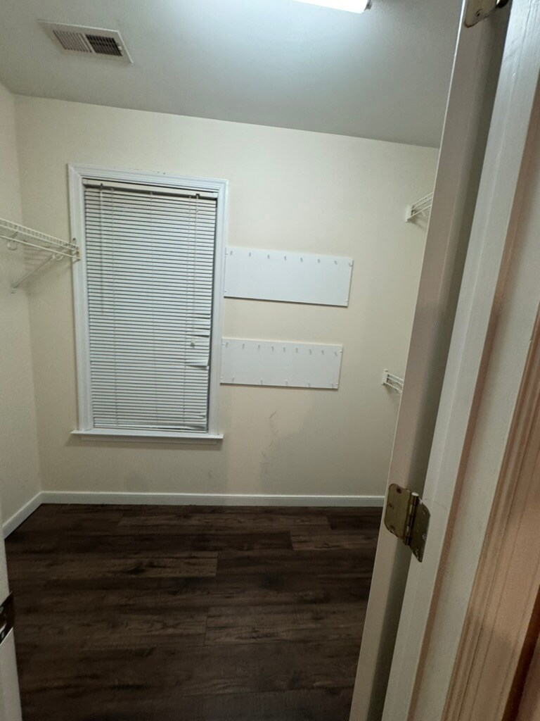 Master Walk In - 5605 Eagle Lake Dr