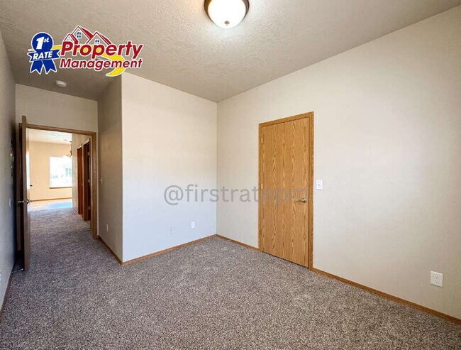 Building Photo - 1949 E Wilson Ln