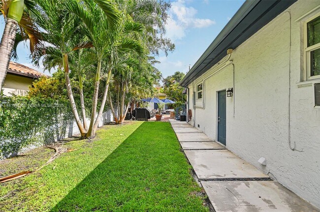 Building Photo - 5703 SW 83rd St