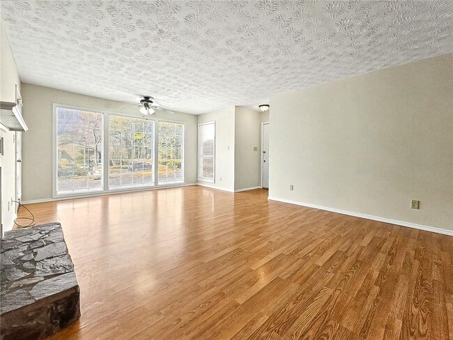 Building Photo - 1702 Country Park Dr