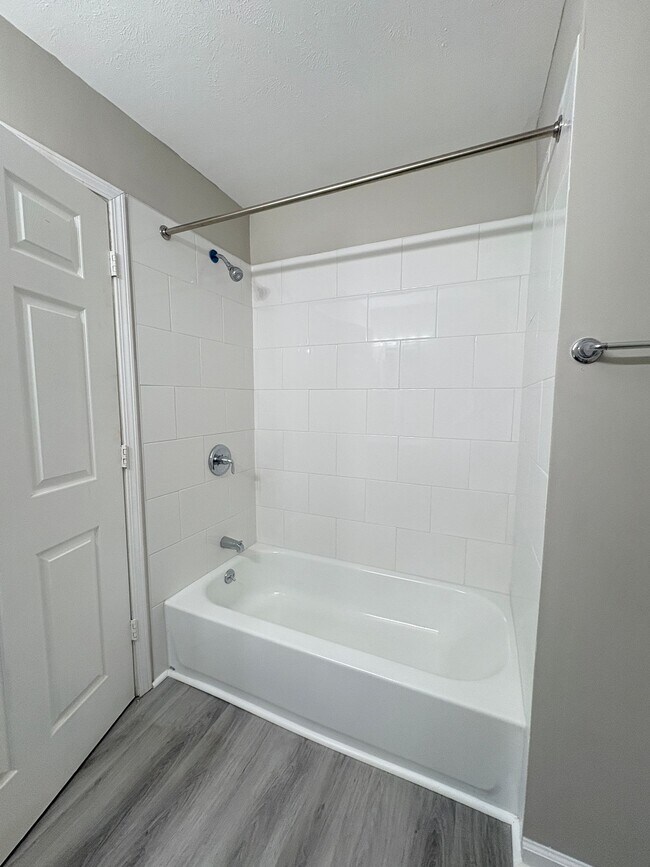 Building Photo - Bellagio Living III