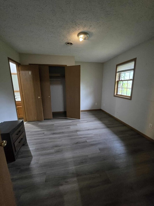 Building Photo - 115 Holly Dr