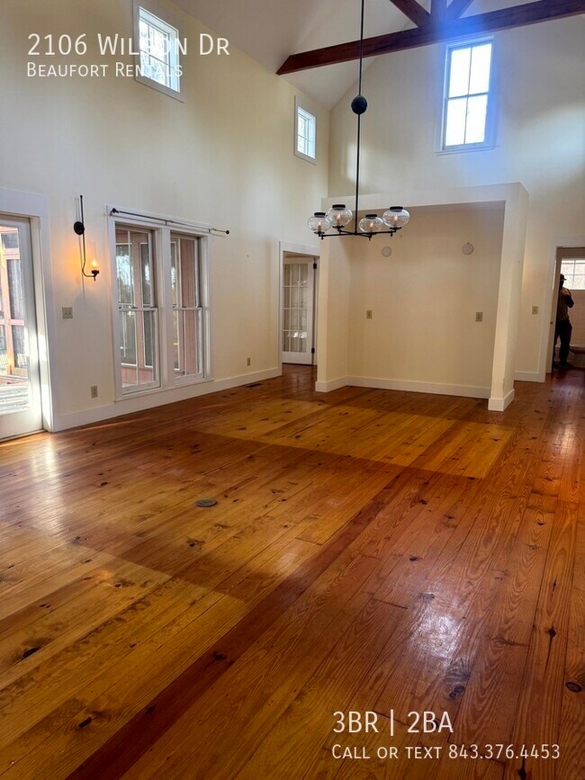 Building Photo - 2106 Wilson Dr