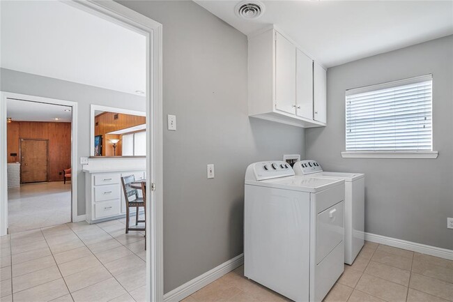Building Photo - 5143 Cheena Dr