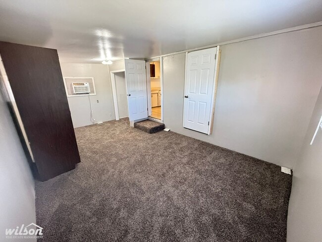 Building Photo - 2 Bedroom, 1 Bath Home with a Large Backyard!