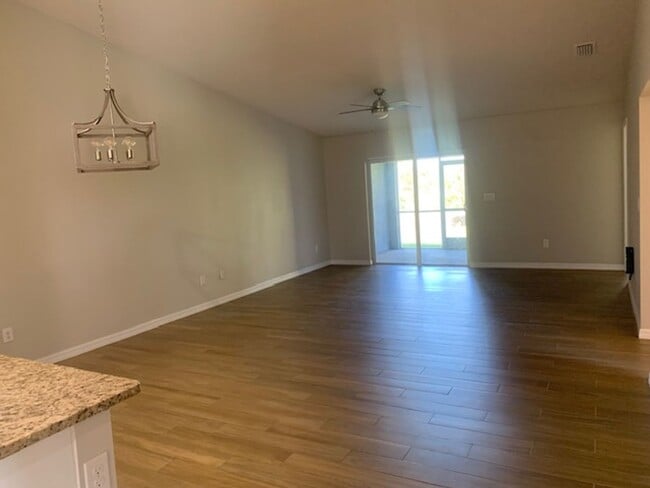 Building Photo - Duplex Unit