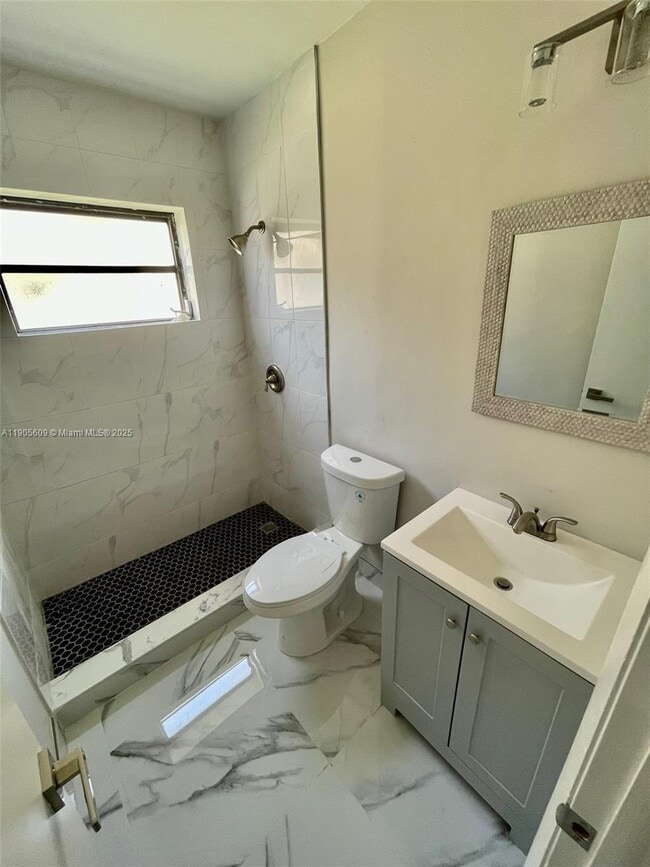 Building Photo - 21123 E Dixie Hwy