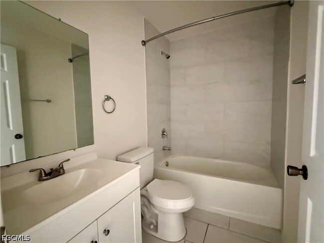 Building Photo - 4712 SE 5th Ave