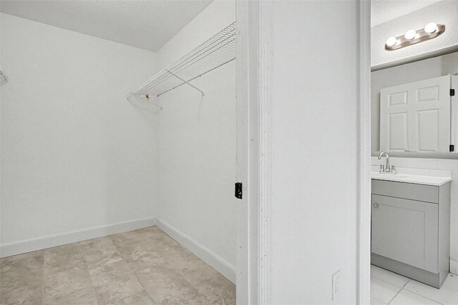 Building Photo - 1128 Neville Ave
