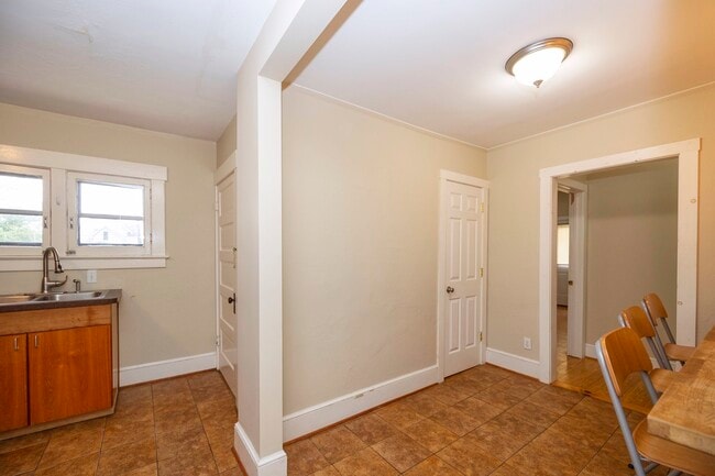 Building Photo - 201 Koch Ave