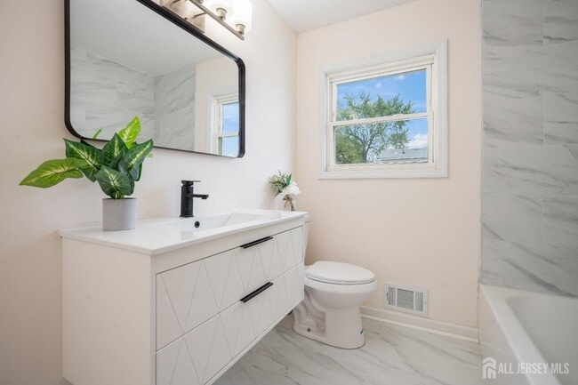 Building Photo - 106 Boulevard W