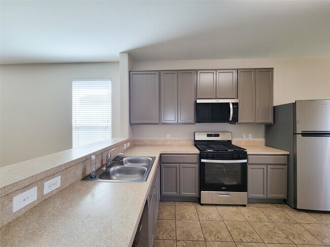 Building Photo - 6535 Dayridge Ln