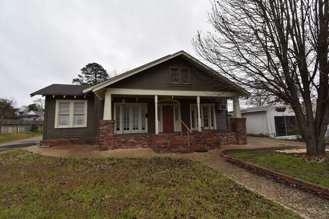 Building Photo - 615 S Vienna St