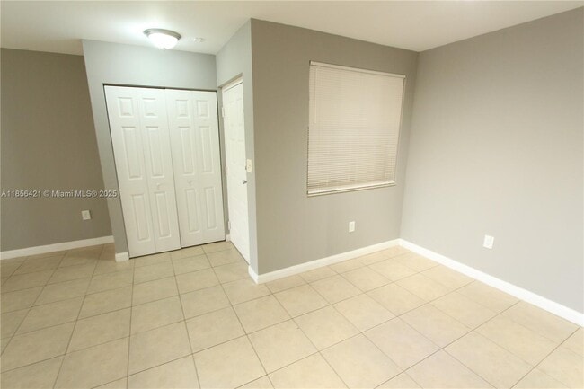 Building Photo - 2850 N Oakland Forest Dr