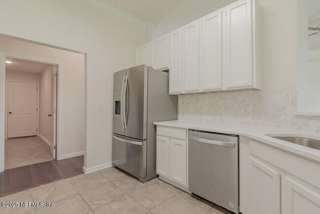 Building Photo - 12080 Scarsdale Dr