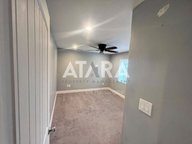 Building Photo - 258 Kestrel Dr