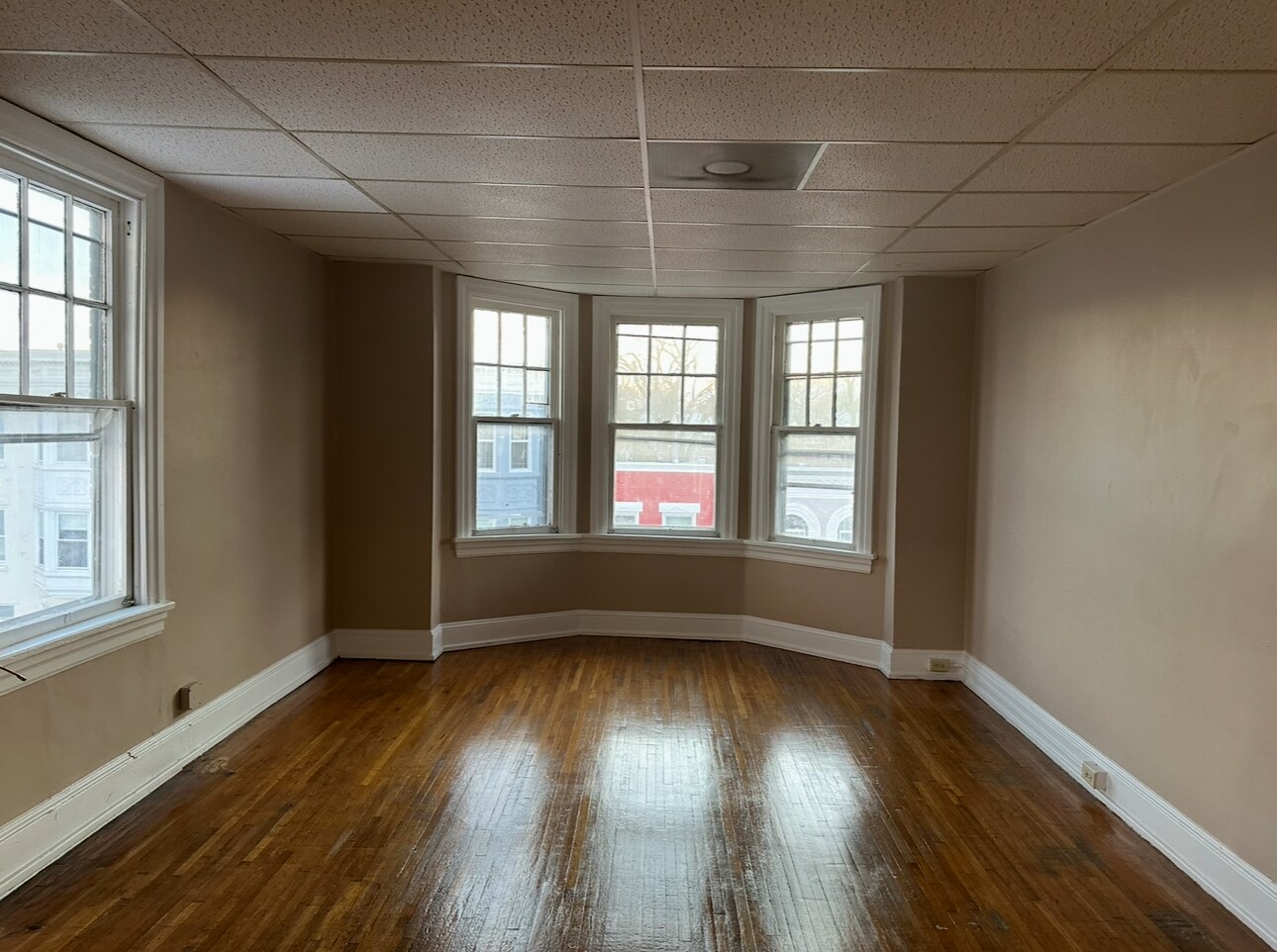 Building Photo - 112 E Washington St