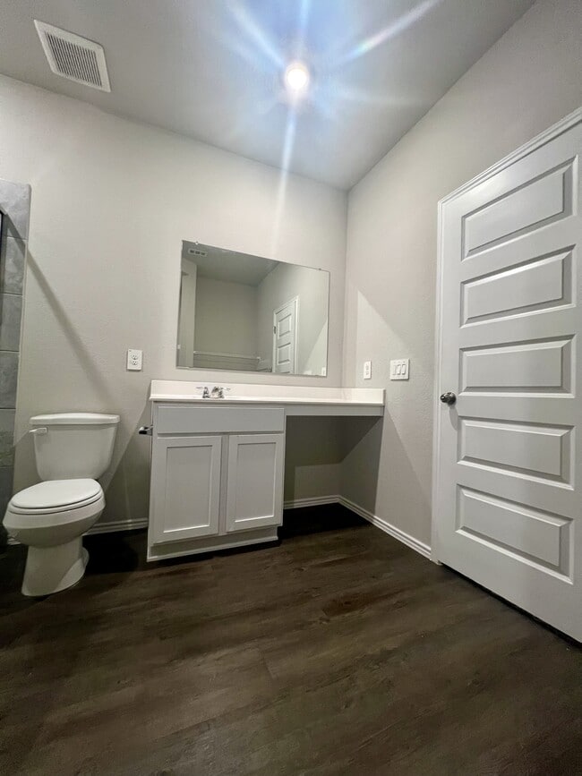 Building Photo - 596 Jennifer Wy