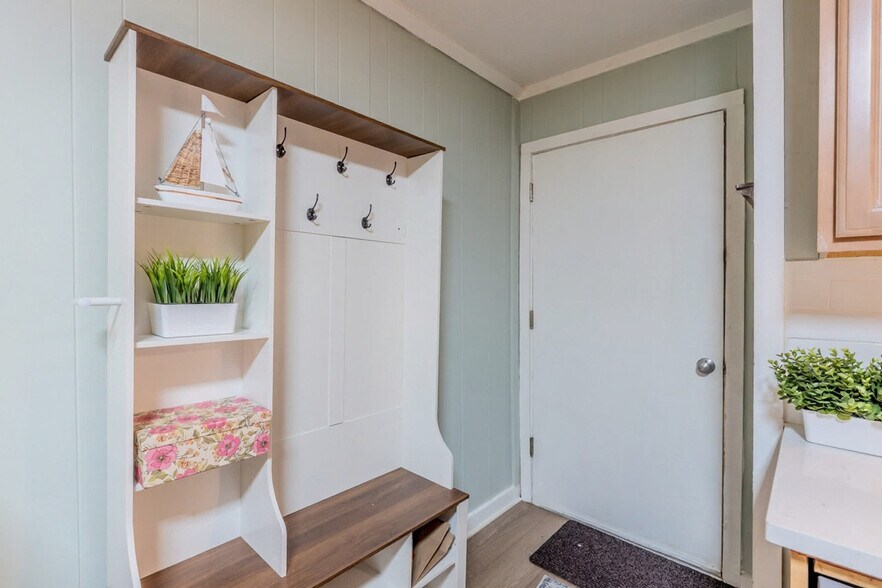 Building Photo - 21 Lagoon Rd