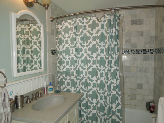 Building Photo - 70 Strawberry Hill Ave