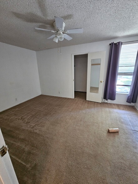 Building Photo - 2300 Sycamore Ln