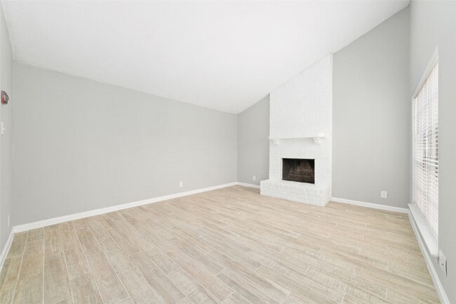 Building Photo - 10522 Northview Dr