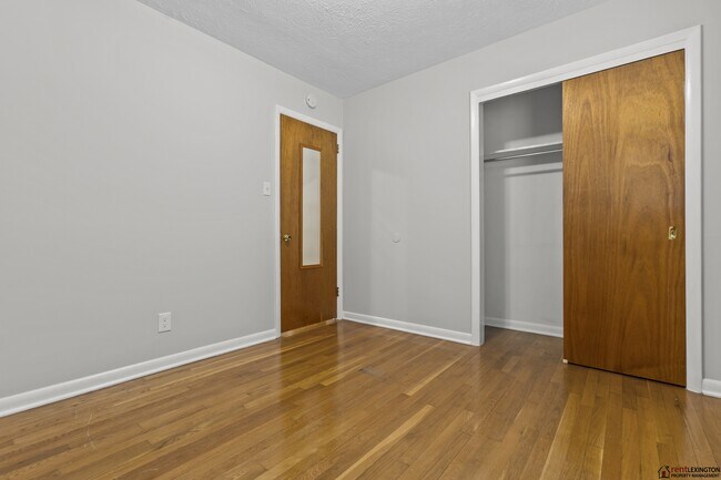 Building Photo - 2124 Violet Rd